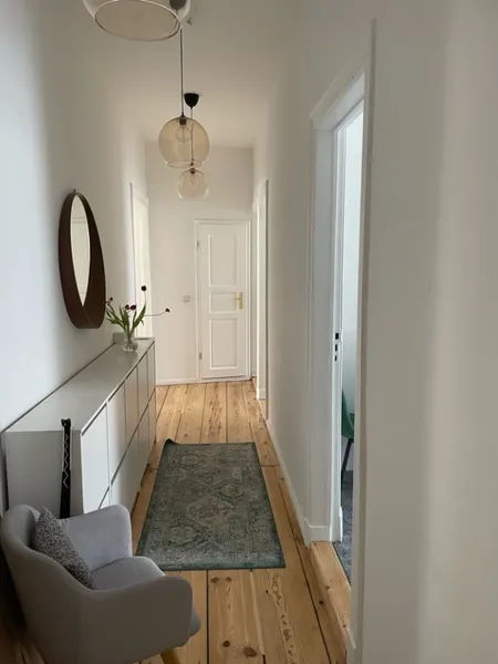 4 Zimmer Wohnung mit Balkon befristet für 1 Jahr — photo 1